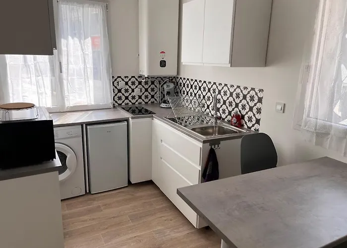 Recent, Entierement Equipe, Proche Chantiers Et Airbus