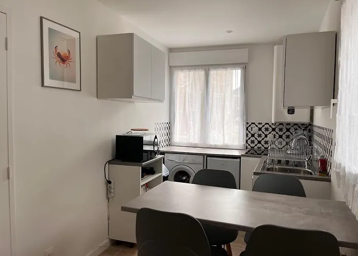 Recent, Entierement Equipe, Proche Chantiers Et Airbus *