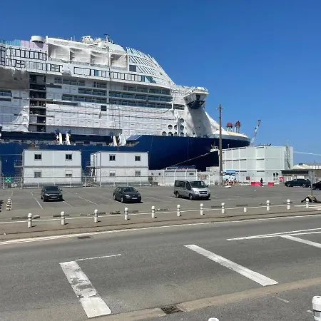 Recent, Entierement Equipe, Proche Chantiers Et Airbus *